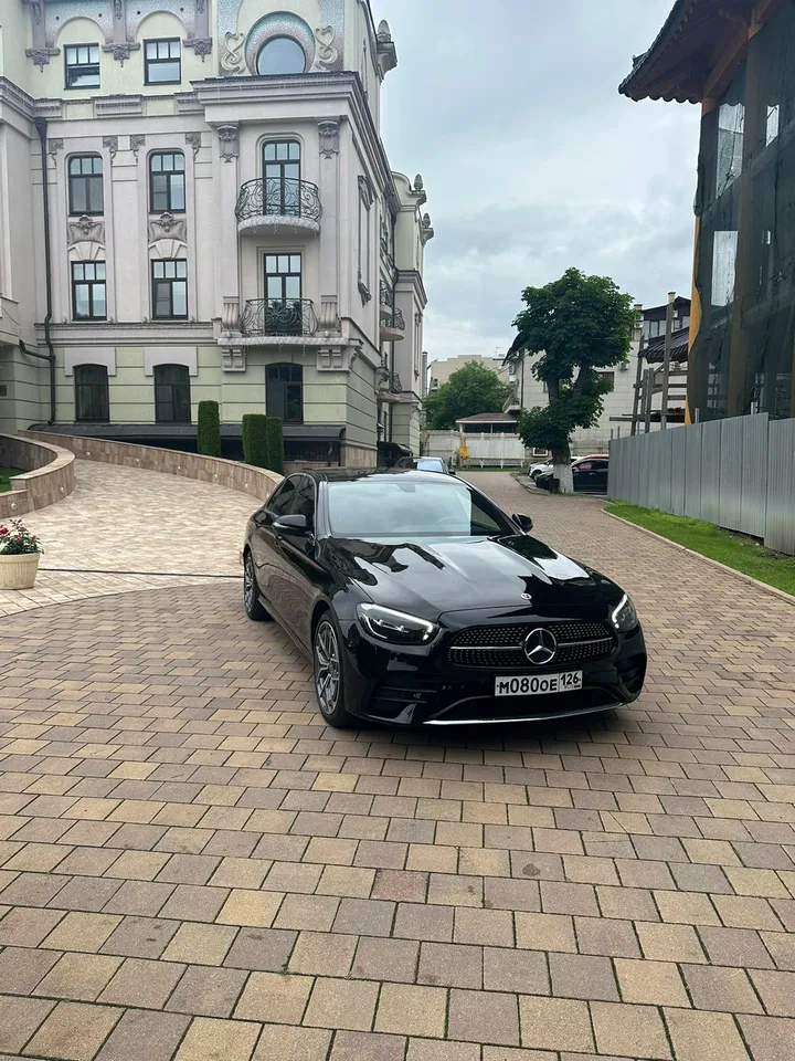 Прокат Mercedes E‑Класс W213 с водителем в Сочи