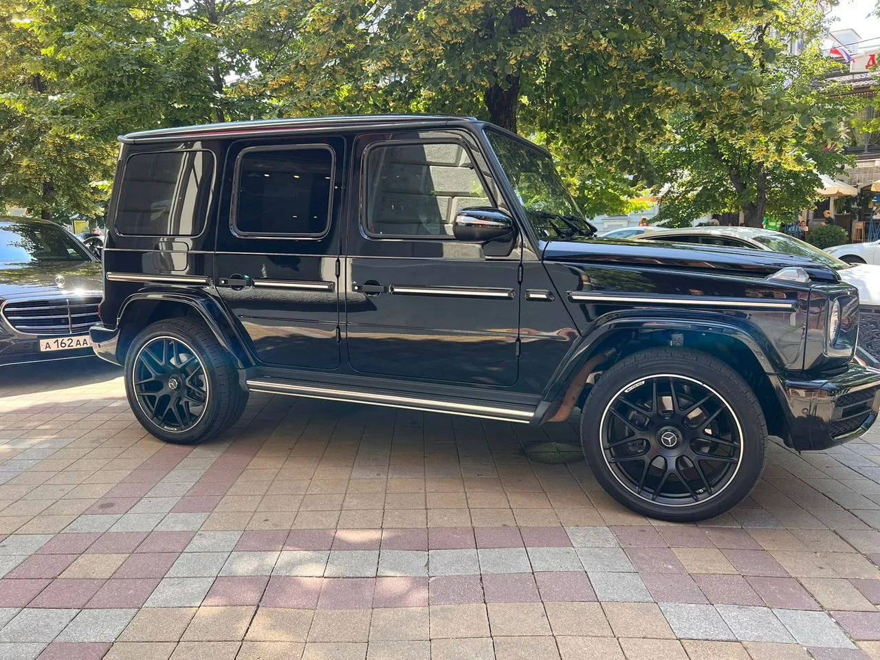 Заказать Mercedes Gelandewagen с водителем в Сочи