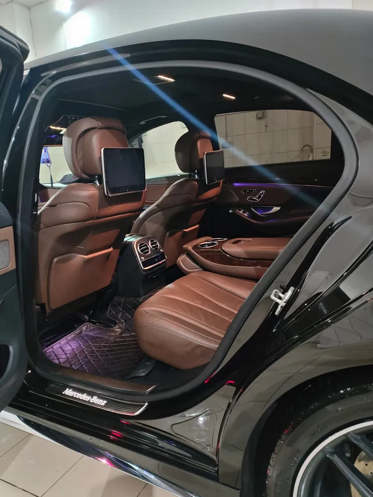 Аренда VIP-авто с водителем: Роскошь, доступная каждому