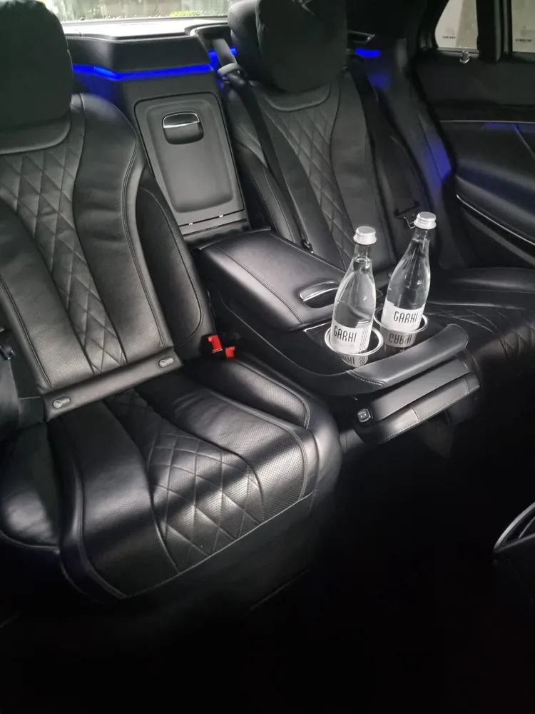 Аренда VIP-авто с водителем: Роскошь, доступная каждому