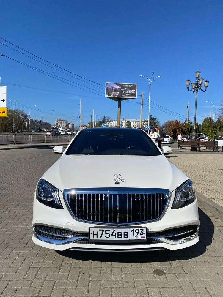 Белый Mercedes S‑Класс W222 с водителем в Сочи