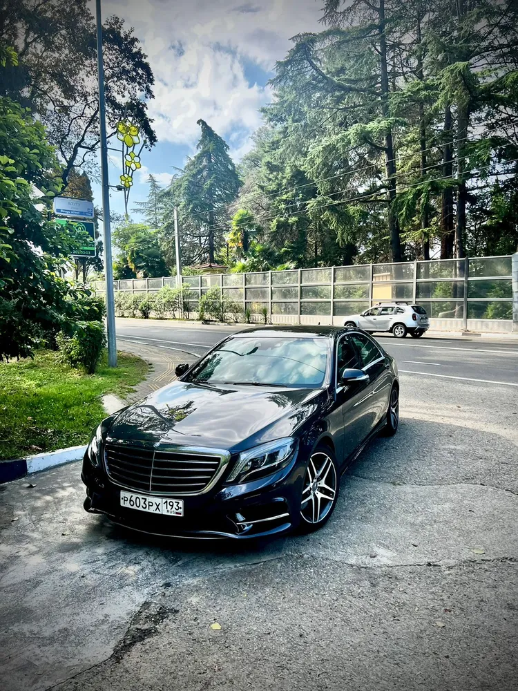 Черный Mercedes S‑Класс W222 с водителем в Сочи
