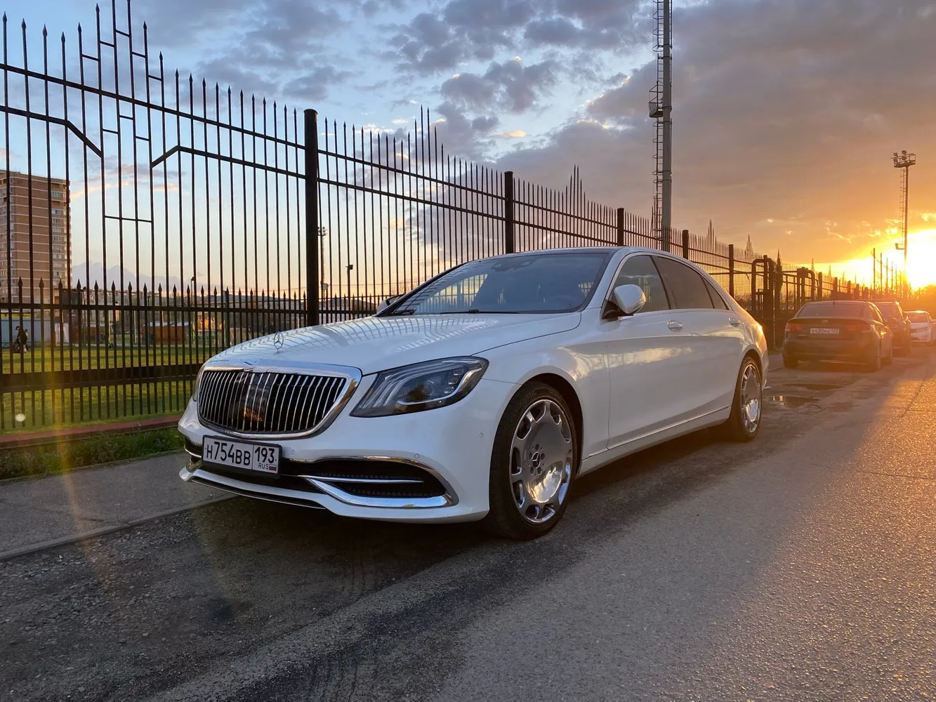 Белый Mercedes S‑Класс W222 с водителем в Сочи
