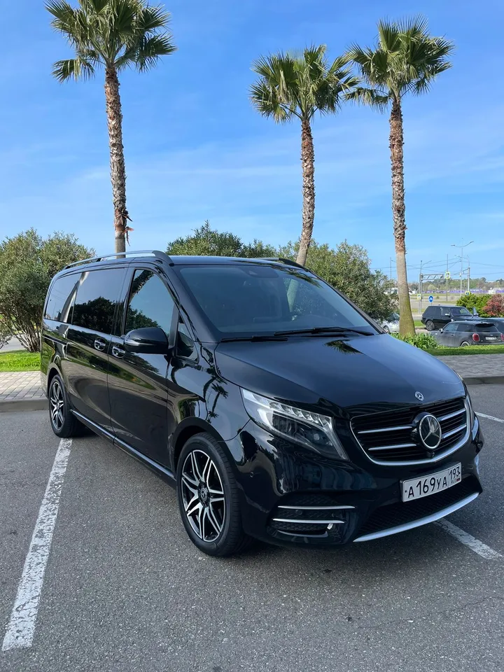 Минивэн Mercedes V-класс с водителем в Сочи